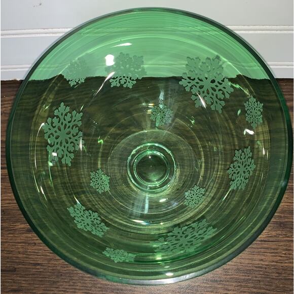 Vtg Handblown Green Glass Lead Crystal Compote, White Snowflakes 7"Diam x 5.75"T - Picture 2 of 5
